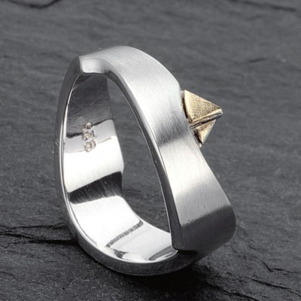 Ring aus Silber mit hartvergoldetem Segelboot